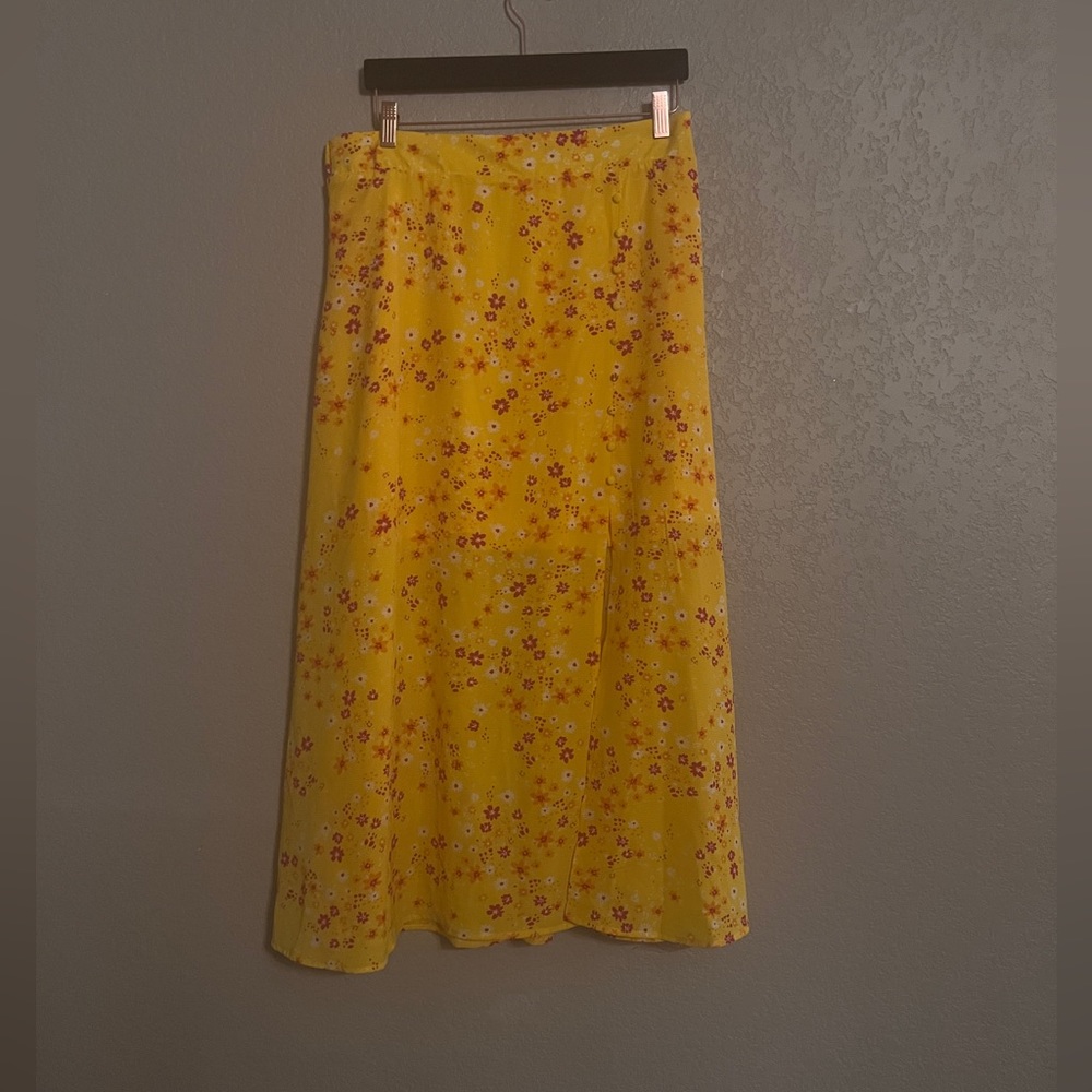 Bcbg Layed skirt Yellow Floral size L